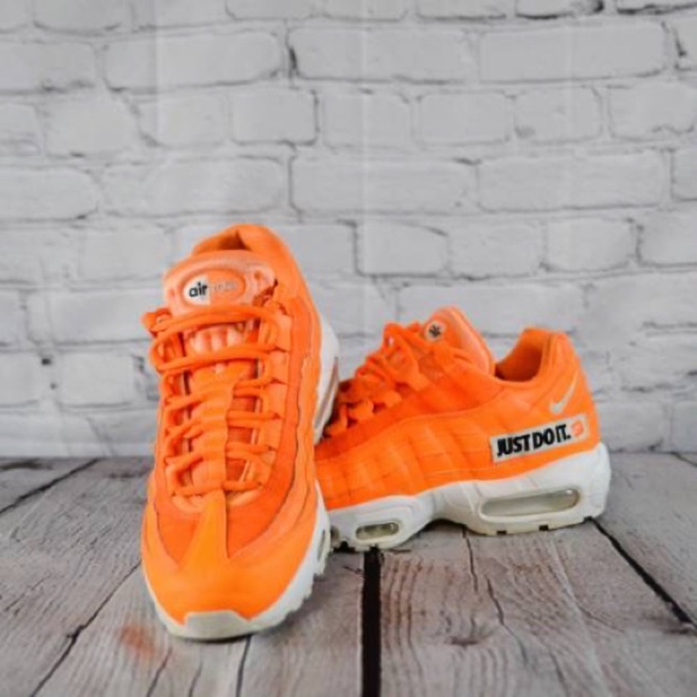 AIR MAX SHOES SIZE 9 - Picture 2 of 5